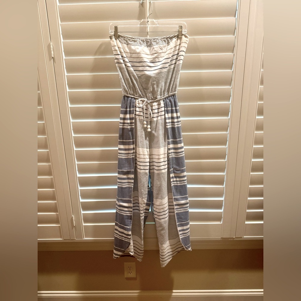 SAYLOR Strapless split leg Jumpsuit. Size XS